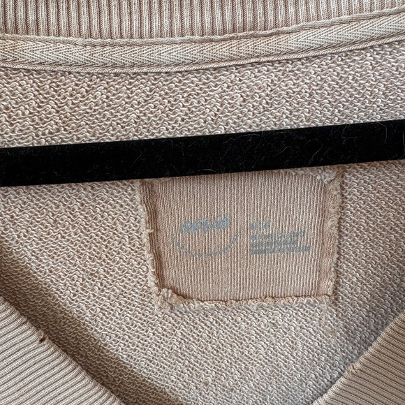 Aerie Women's V-Neck - Picture 3 of 4